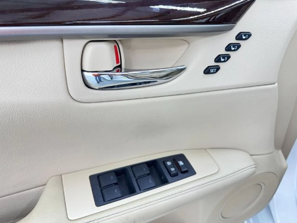 2014 Lexus ES 6th Gen - Image 2 of 6