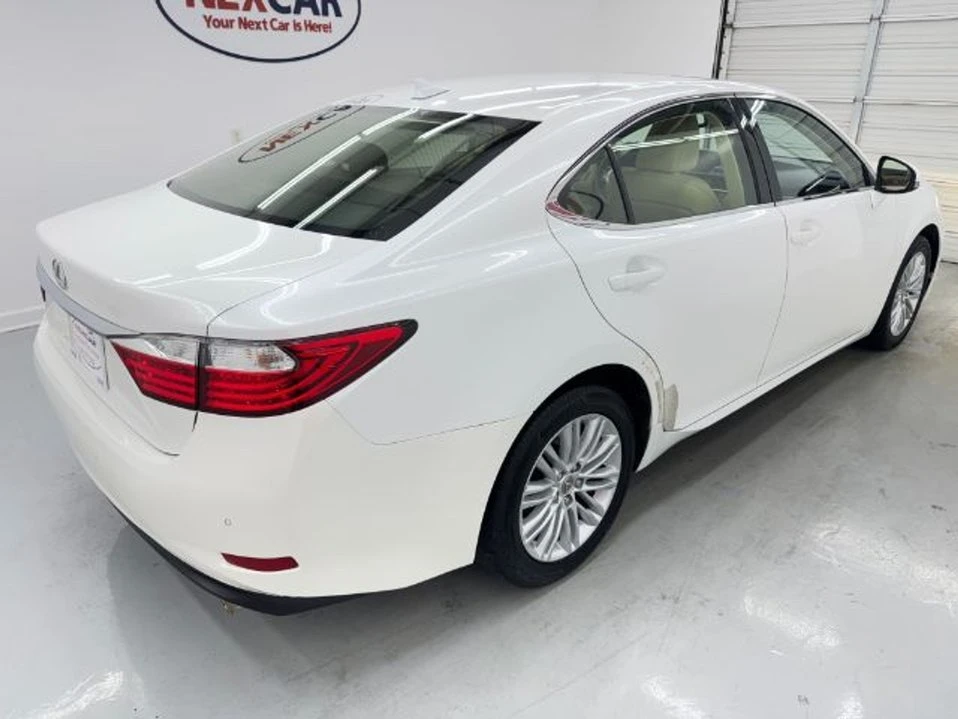 2014 Lexus ES 6th Gen - Image 6 of 6