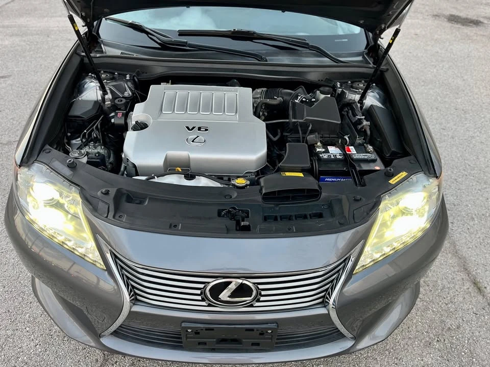 2014 Lexus ES 6th Gen - Image 11 of 17