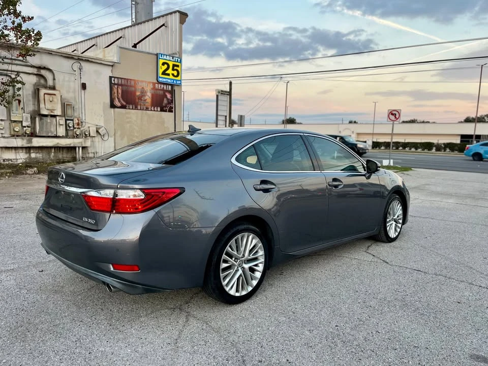 2014 Lexus ES 6th Gen - Image 17 of 17