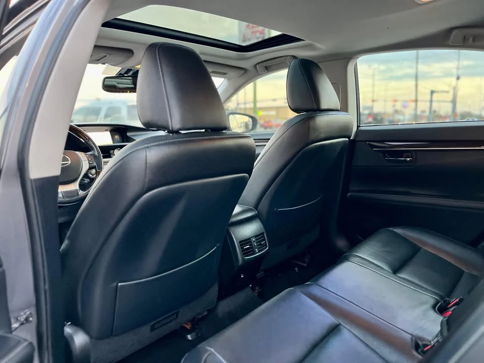 2014 Lexus ES 6th Gen - Image 6 of 17