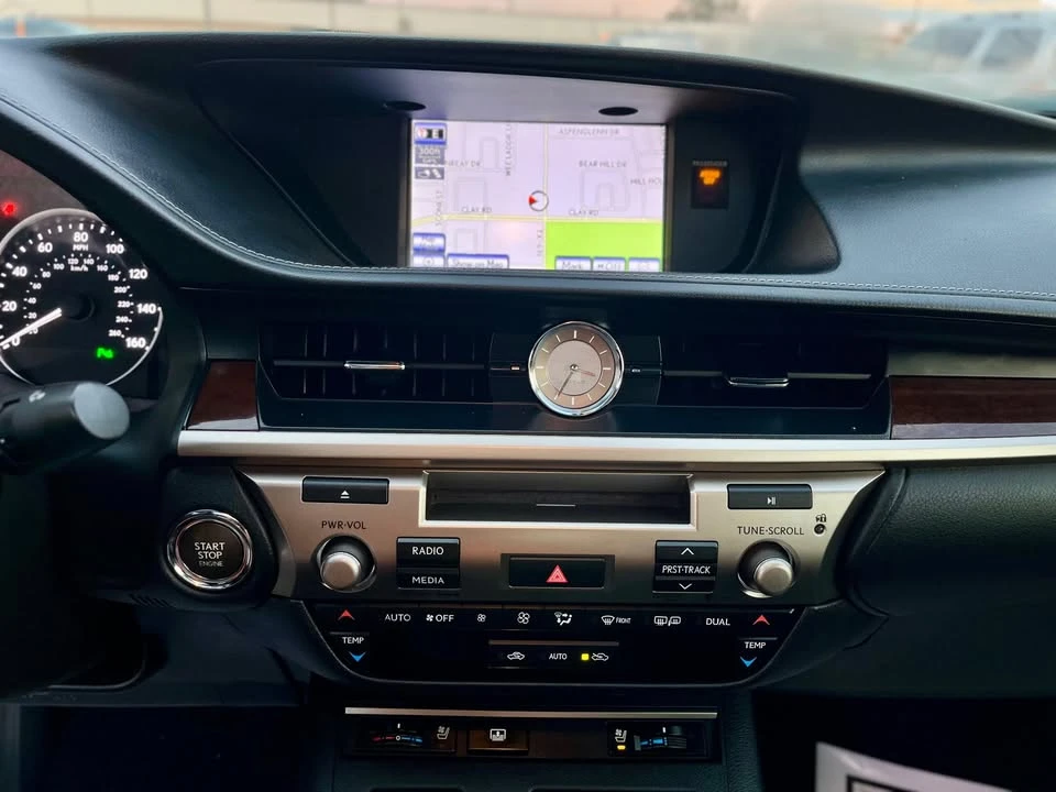 2014 Lexus ES 6th Gen - Image 7 of 17