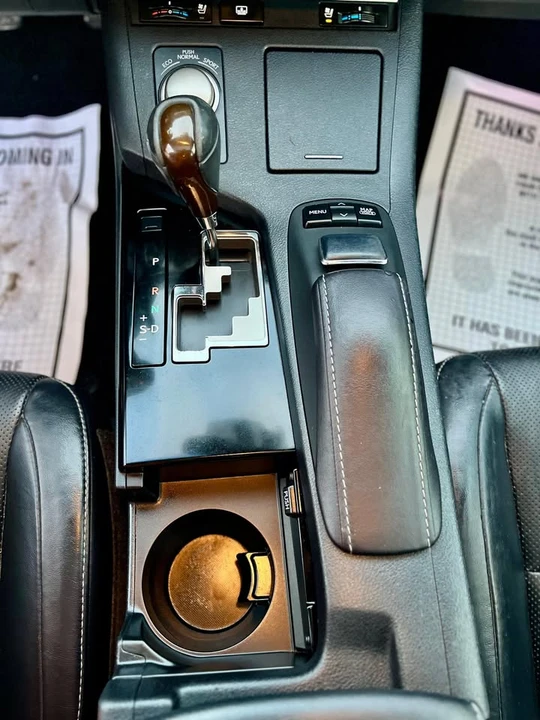 2014 Lexus ES 6th Gen - Image 10 of 17