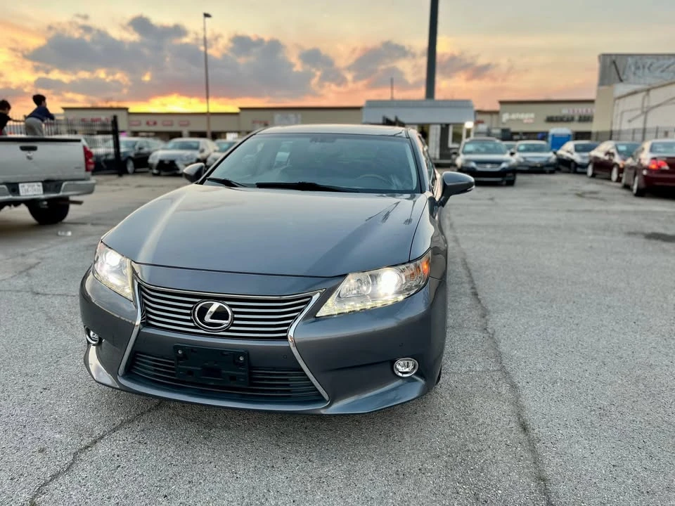 2014 Lexus ES 6th Gen - Image 2 of 17