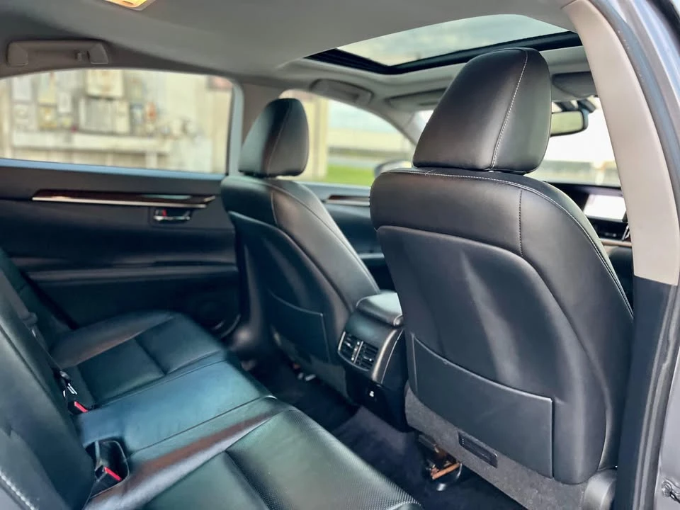 2014 Lexus ES 6th Gen - Image 14 of 17