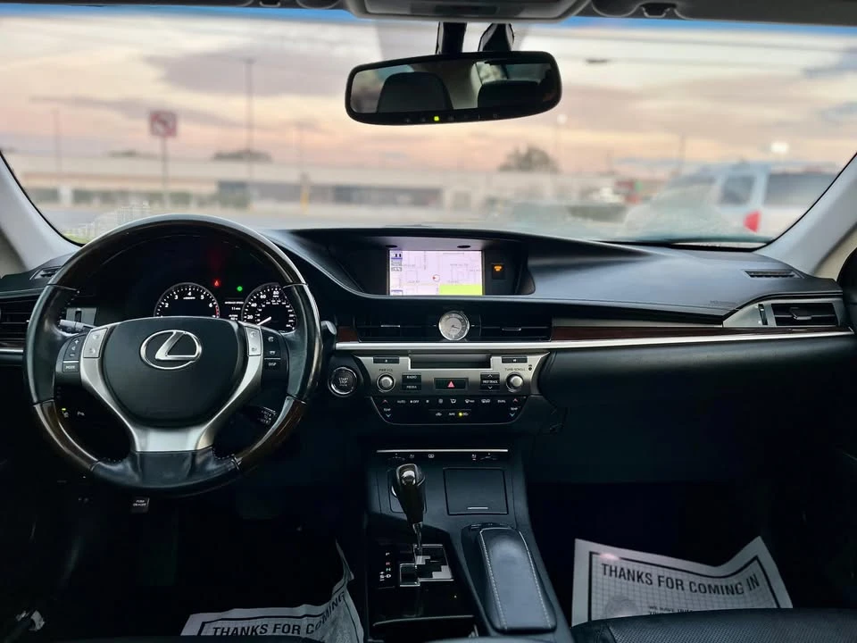 2014 Lexus ES 6th Gen - Image 5 of 17