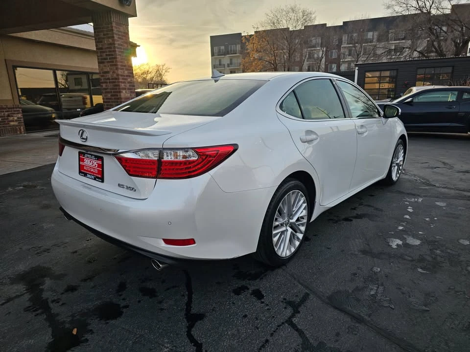2014 Lexus ES 6th Gen - Image 11 of 21