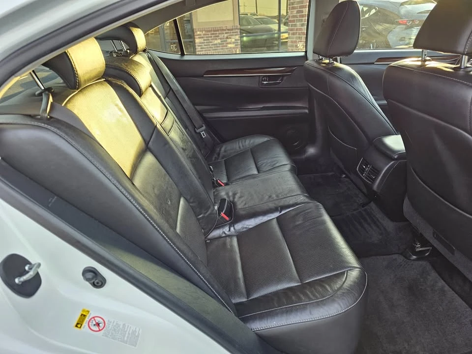 2014 Lexus ES 6th Gen - Image 3 of 21