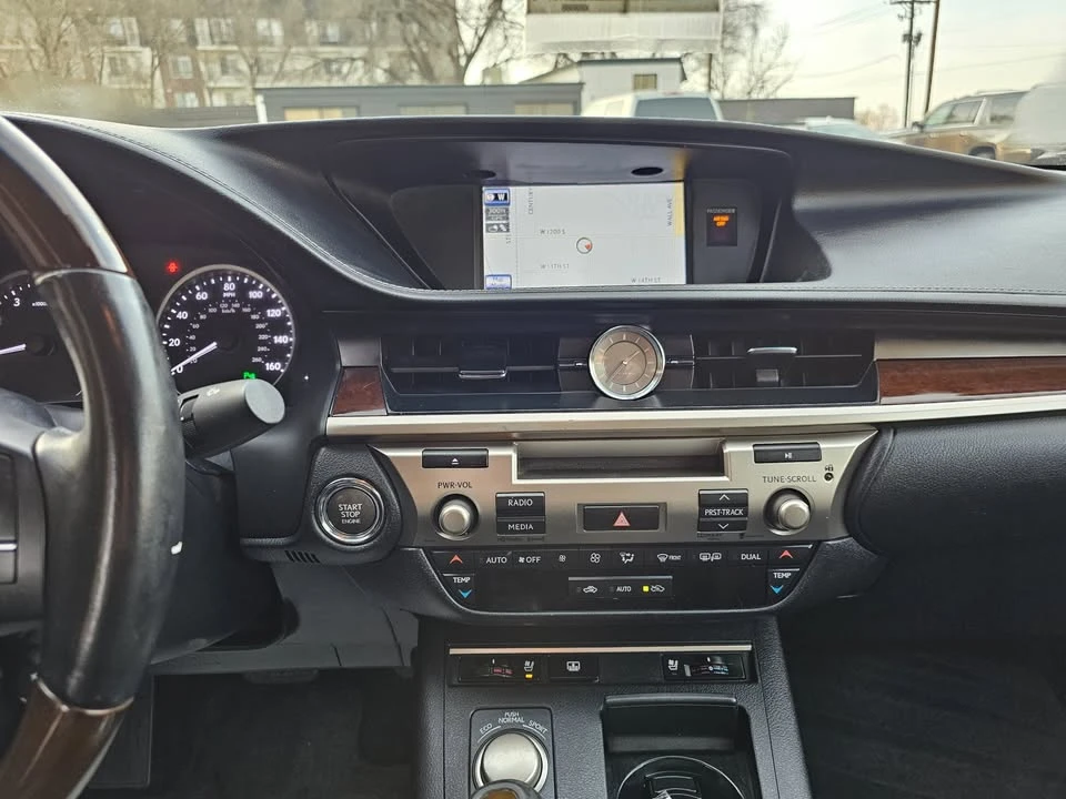 2014 Lexus ES 6th Gen - Image 17 of 21