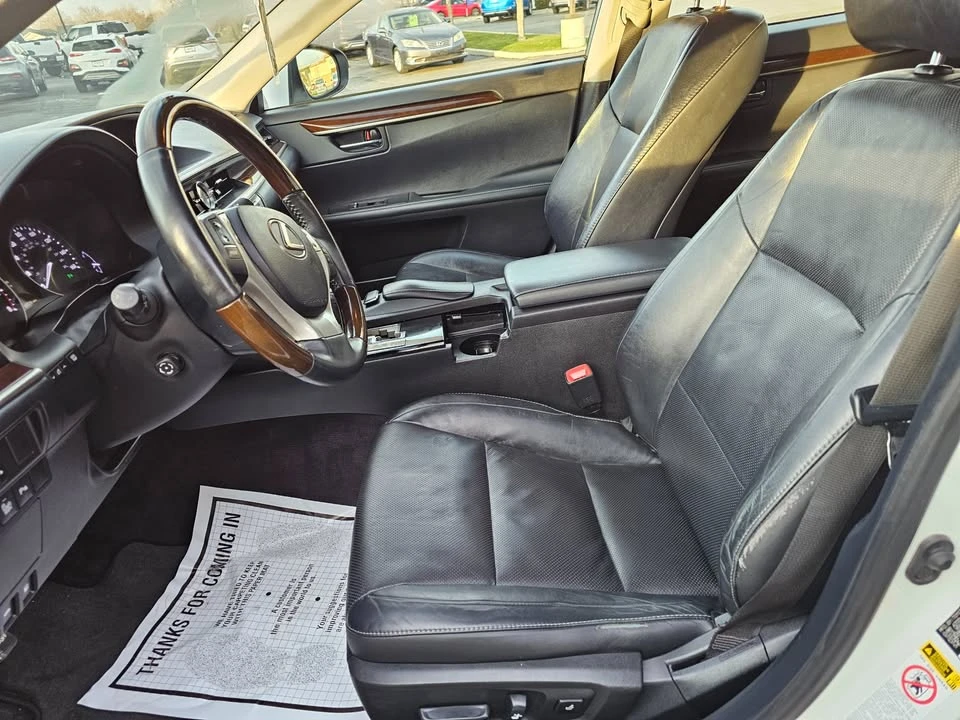 2014 Lexus ES 6th Gen - Image 13 of 21