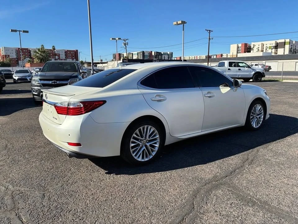 2014 Lexus ES 5th Gen - Image 9 of 20