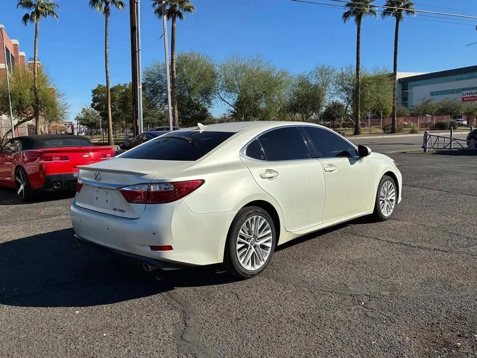 2014 Lexus ES 5th Gen - Image 4 of 20
