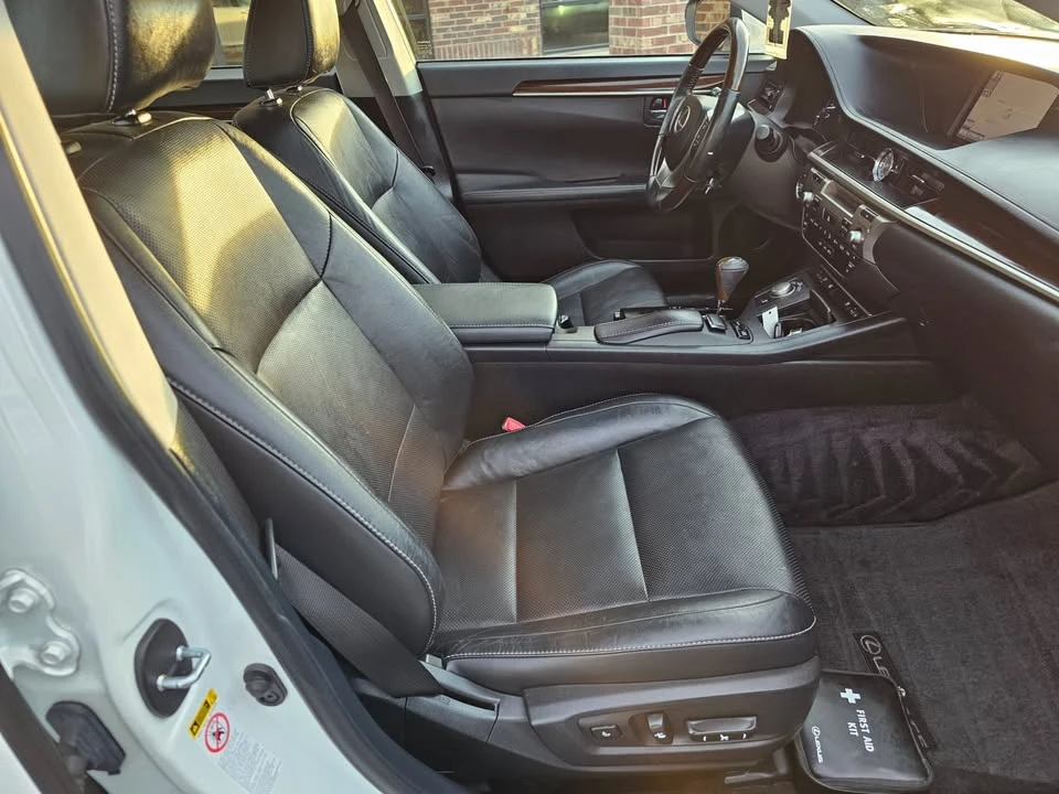 2014 Lexus ES 6th Gen - Image 6 of 21