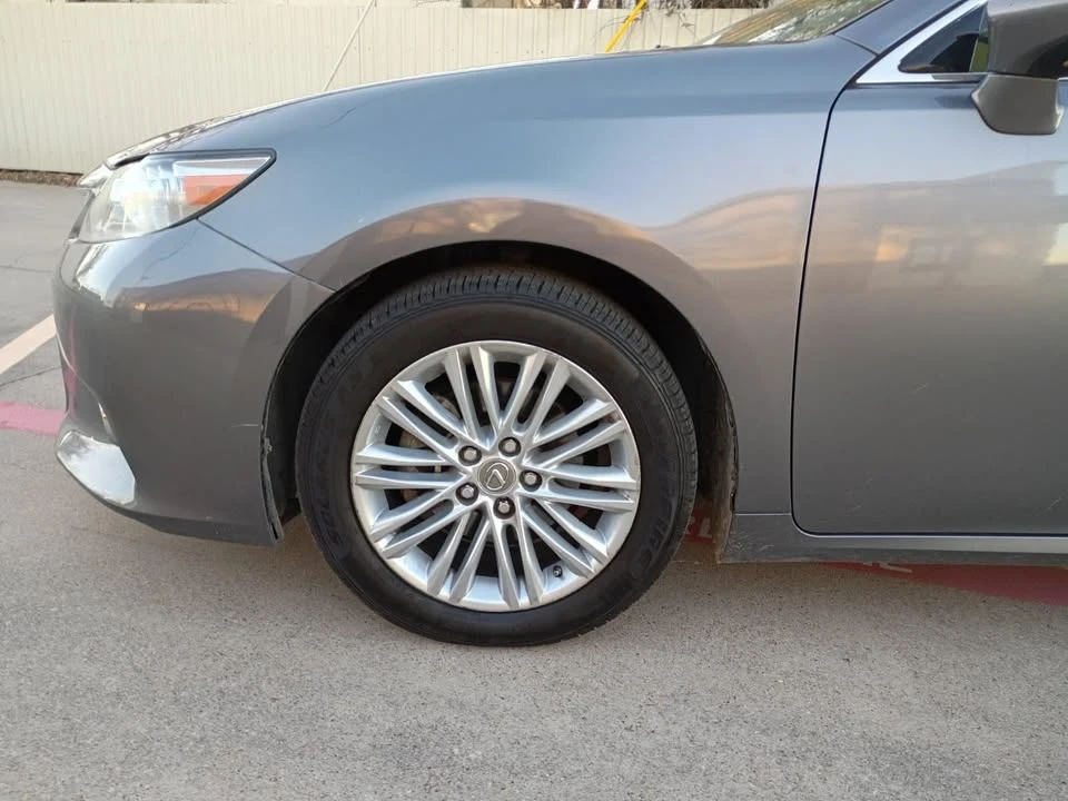 2014 Lexus ES 6th Gen - Image 4 of 19
