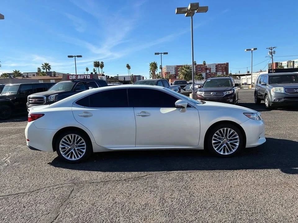 2014 Lexus ES 5th Gen - Image 10 of 20