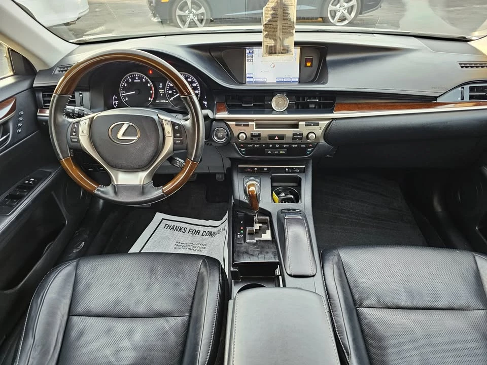 2014 Lexus ES 6th Gen - Image 18 of 21