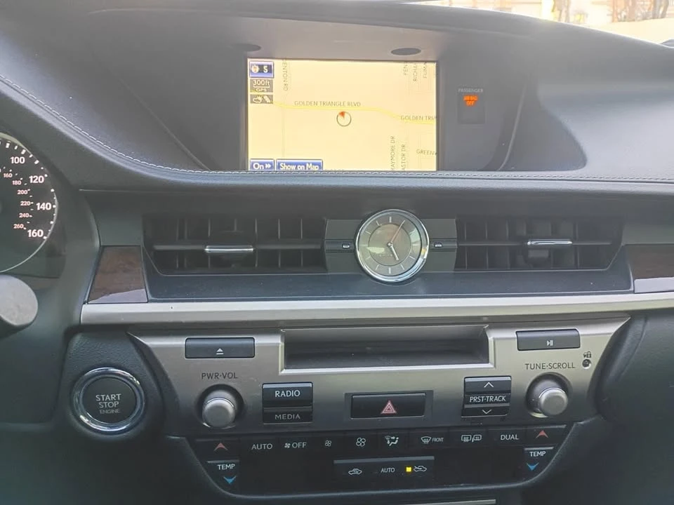2014 Lexus ES 6th Gen - Image 7 of 19
