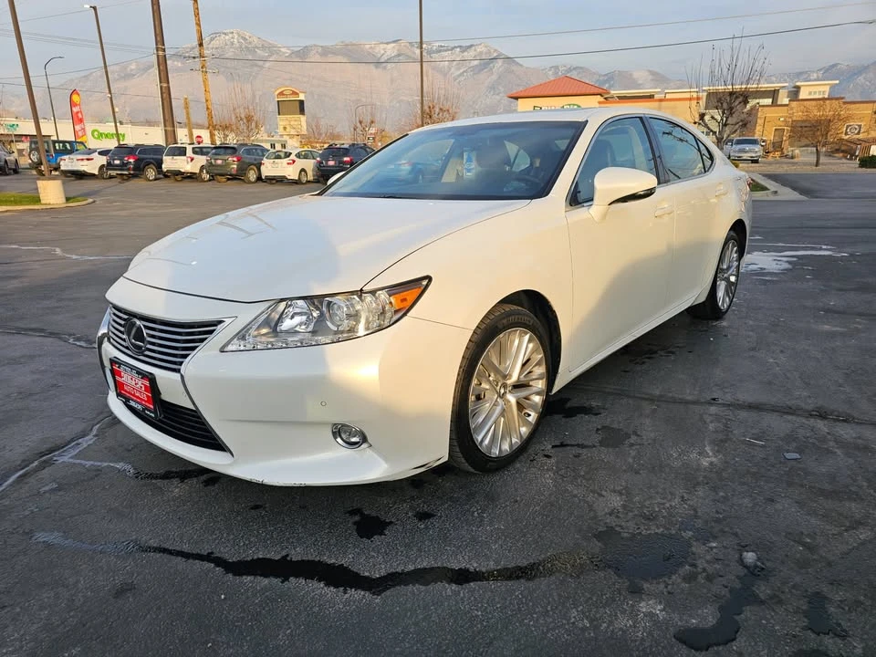 2014 Lexus ES 6th Gen - Image 9 of 21