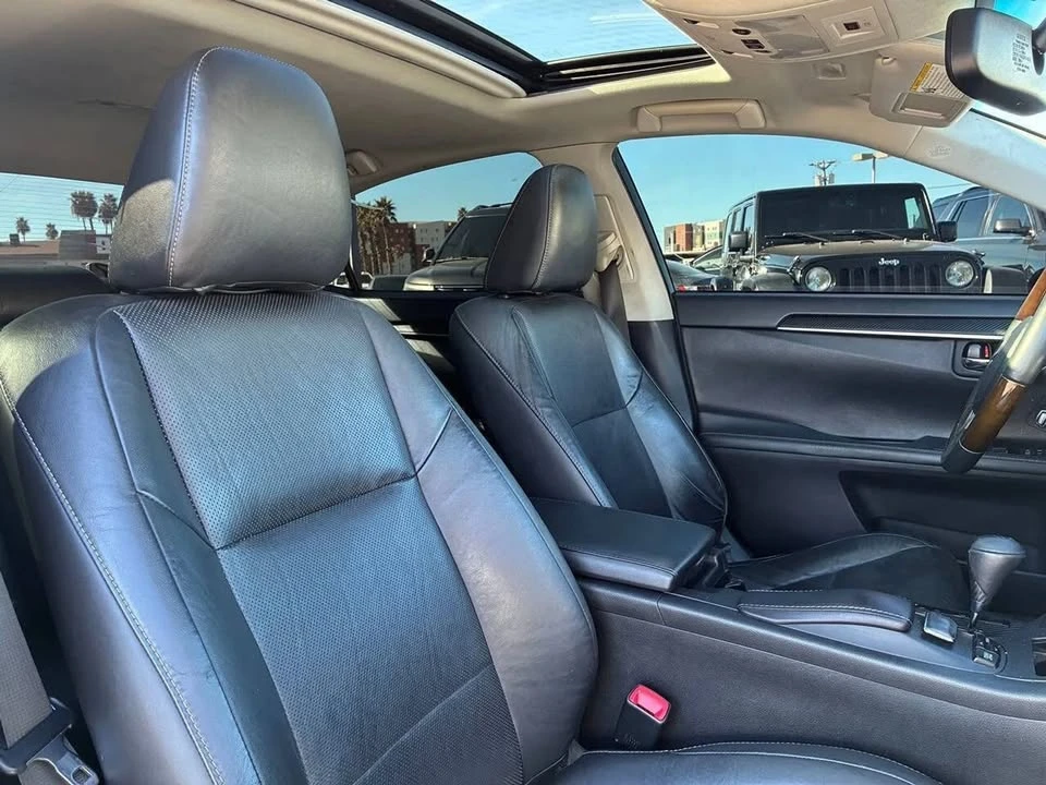 2014 Lexus ES 5th Gen - Image 13 of 20