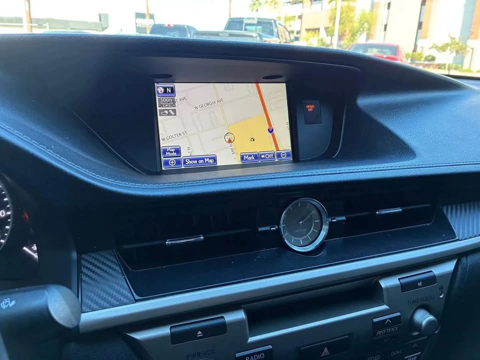 2014 Lexus ES 5th Gen - Image 11 of 20