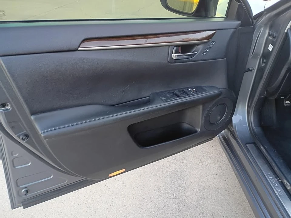 2014 Lexus ES 6th Gen - Image 15 of 19