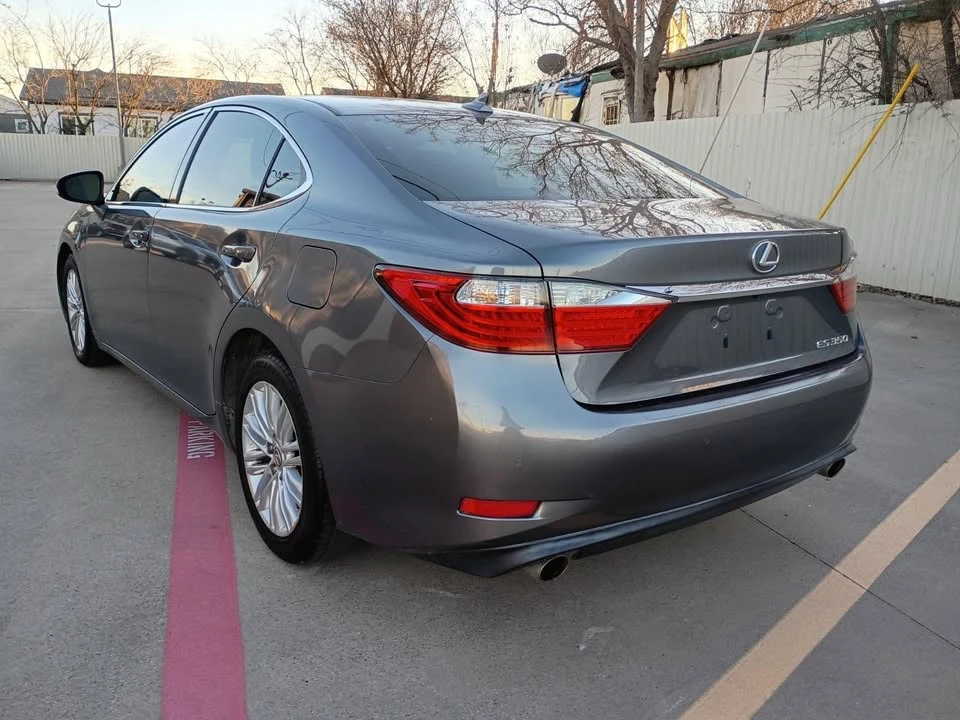 2014 Lexus ES 6th Gen - Image 13 of 19