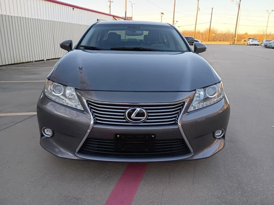 2014 Lexus ES 6th Gen - Image 10 of 19