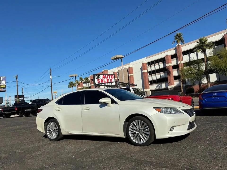 2014 Lexus ES 5th Gen - Image 3 of 20