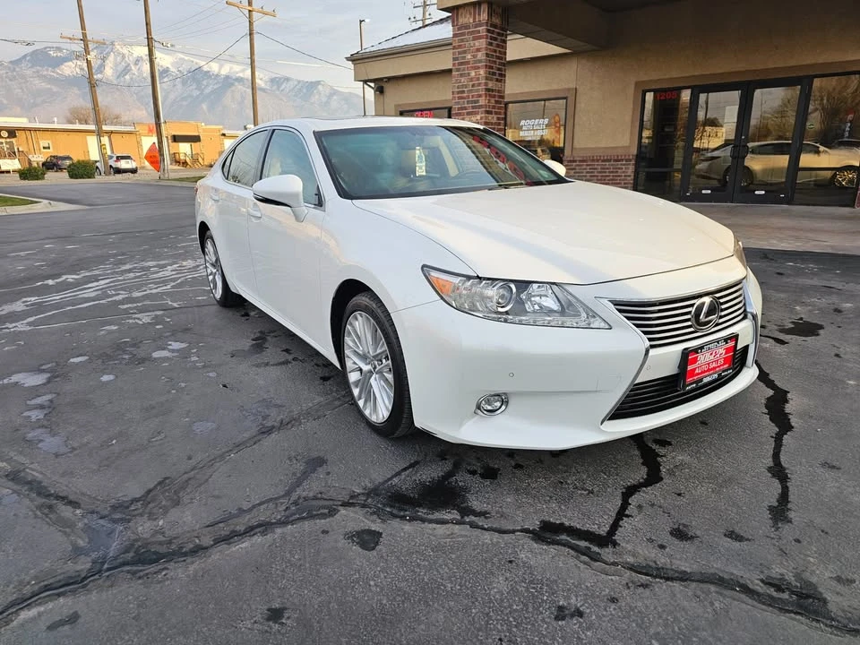 2014 Lexus ES 6th Gen - Image 2 of 21