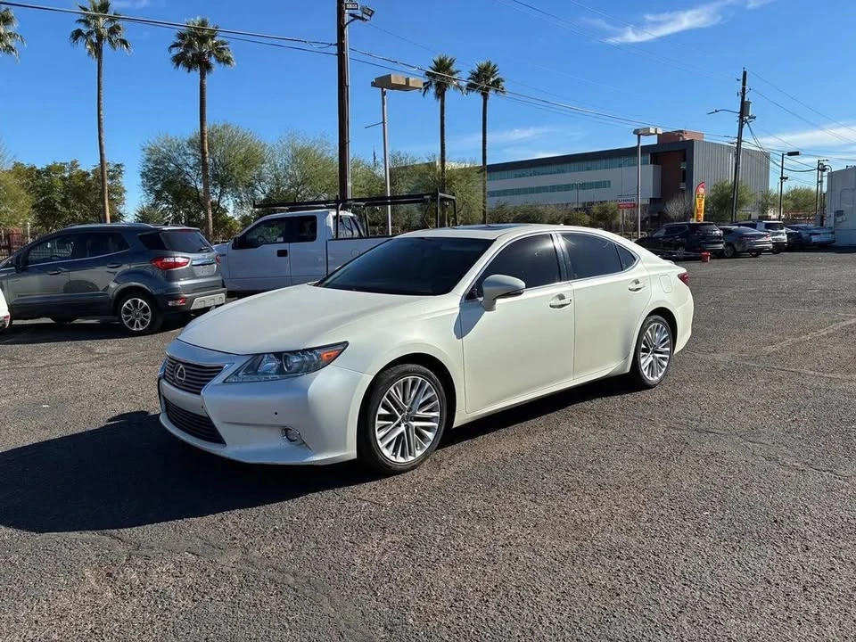 2014 Lexus ES 5th Gen - Image 12 of 20