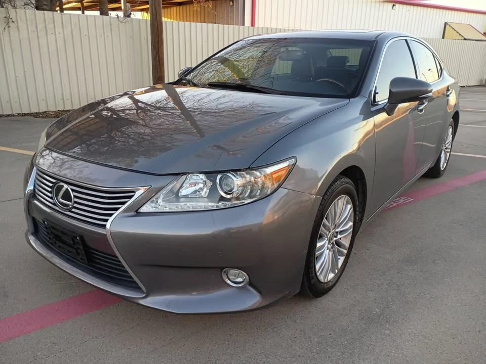 2014 Lexus ES 6th Gen - Image 3 of 19