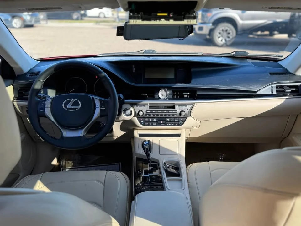 2014 Lexus ES 6th Gen - Image 12 of 19