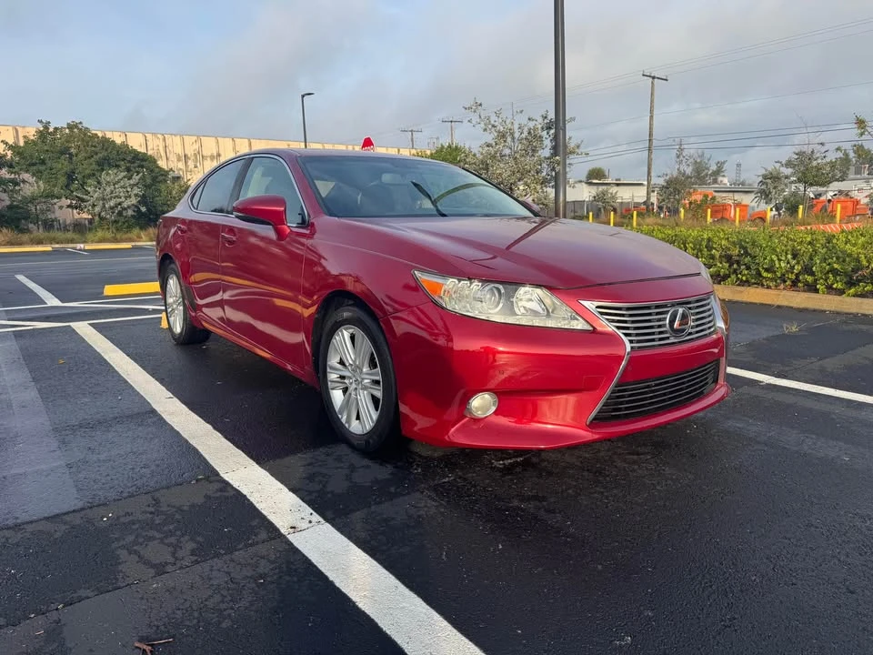 2014 Lexus ES 6th Gen - Image 7 of 13