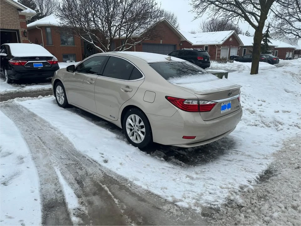 2014 Lexus ES 6th Gen - Image 3 of 12