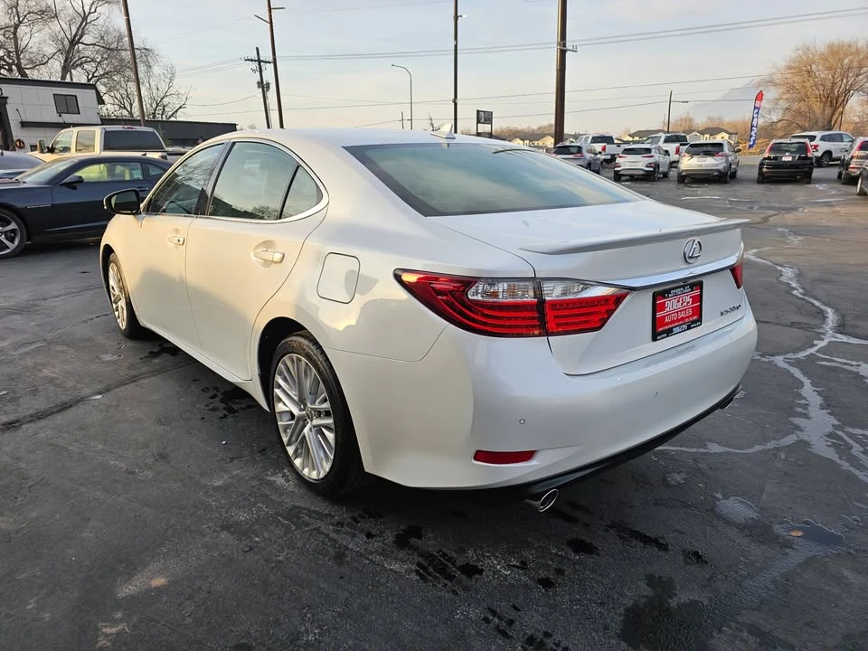 2014 Lexus ES 6th Gen - Image 10 of 21