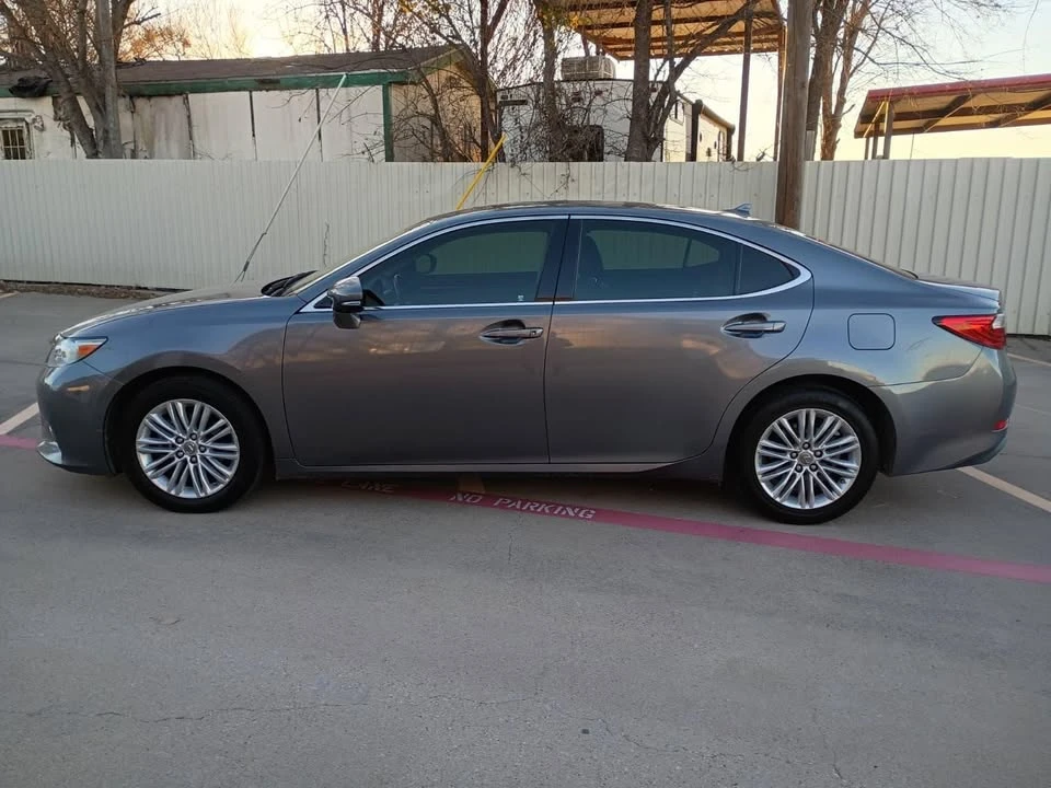 2014 Lexus ES 6th Gen - Image 12 of 19
