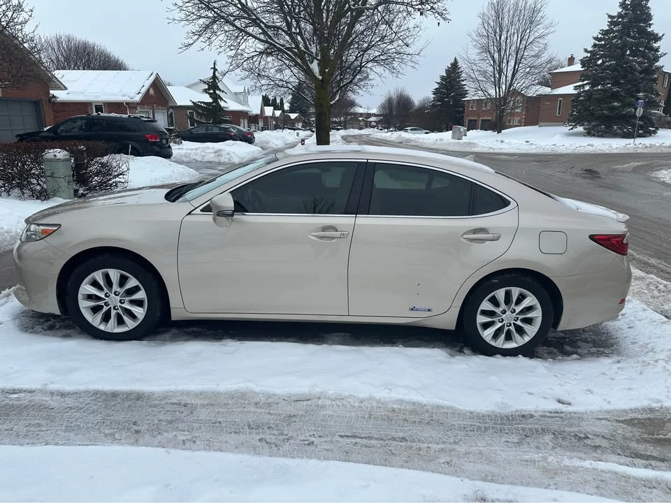 2014 Lexus ES 6th Gen - Image 2 of 12
