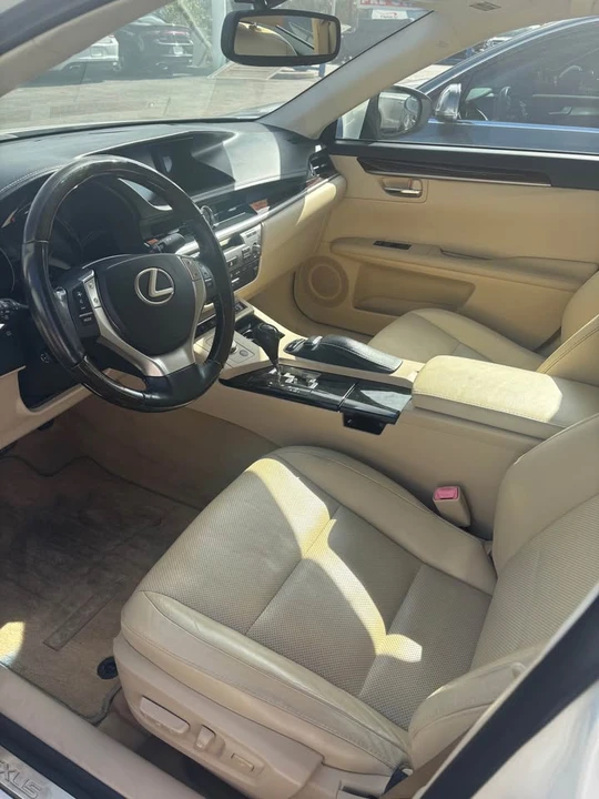 2014 Lexus ES 6th Gen - Image 2 of 3