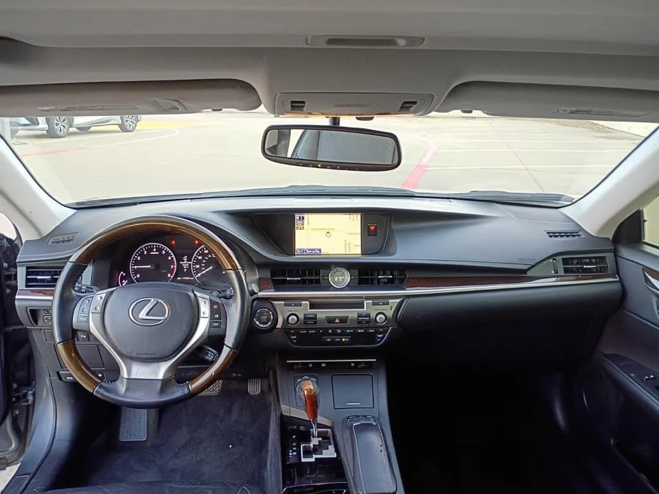 2014 Lexus ES 6th Gen - Image 14 of 19