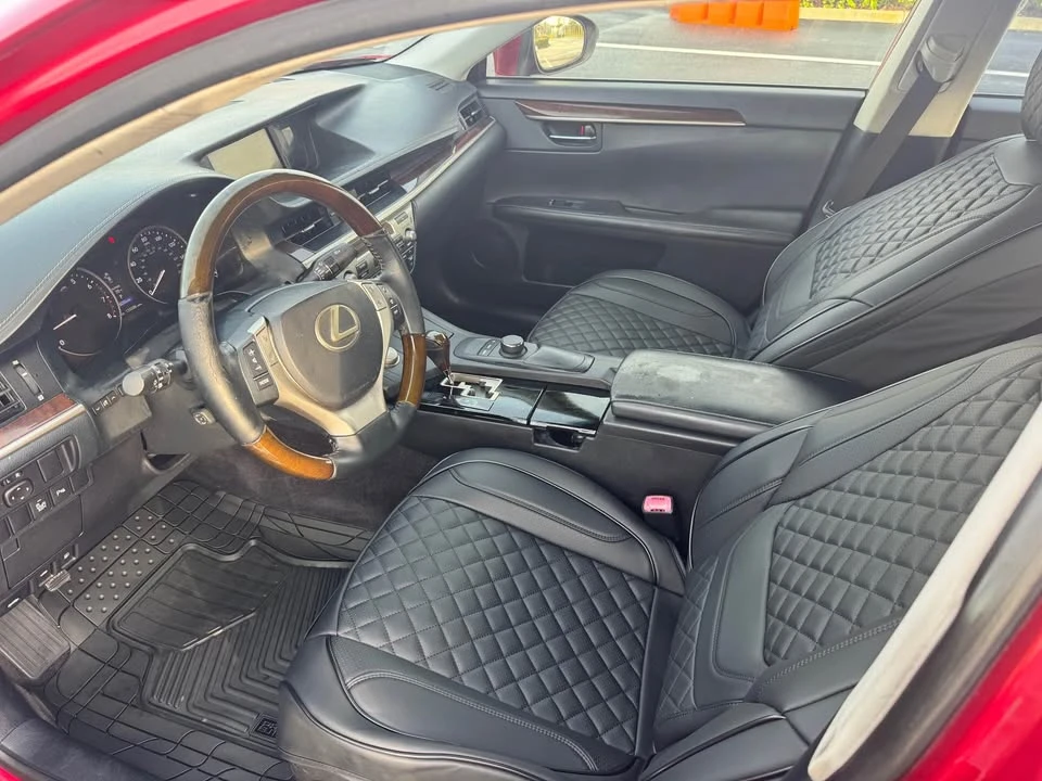 2014 Lexus ES 6th Gen - Image 8 of 13