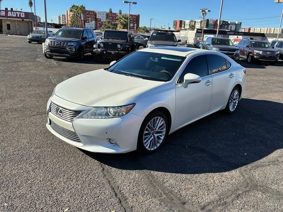 2014 Lexus ES 5th Gen - Image 2 of 20