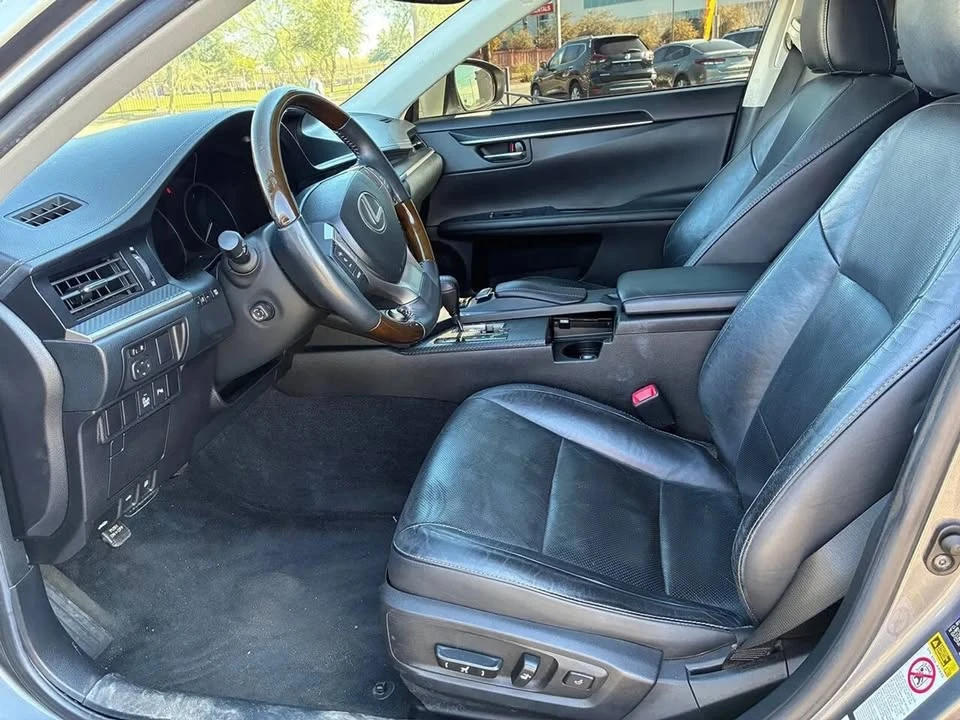 2014 Lexus ES 5th Gen - Image 18 of 20