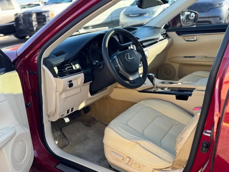 2014 Lexus ES 6th Gen - Image 11 of 19