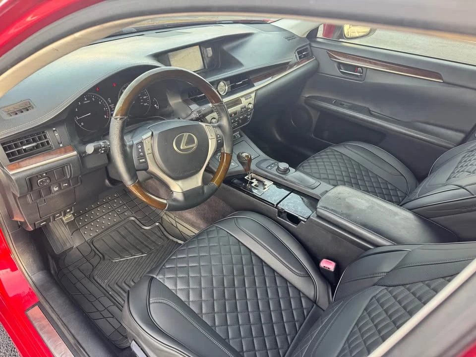 2014 Lexus ES 6th Gen - Image 9 of 13