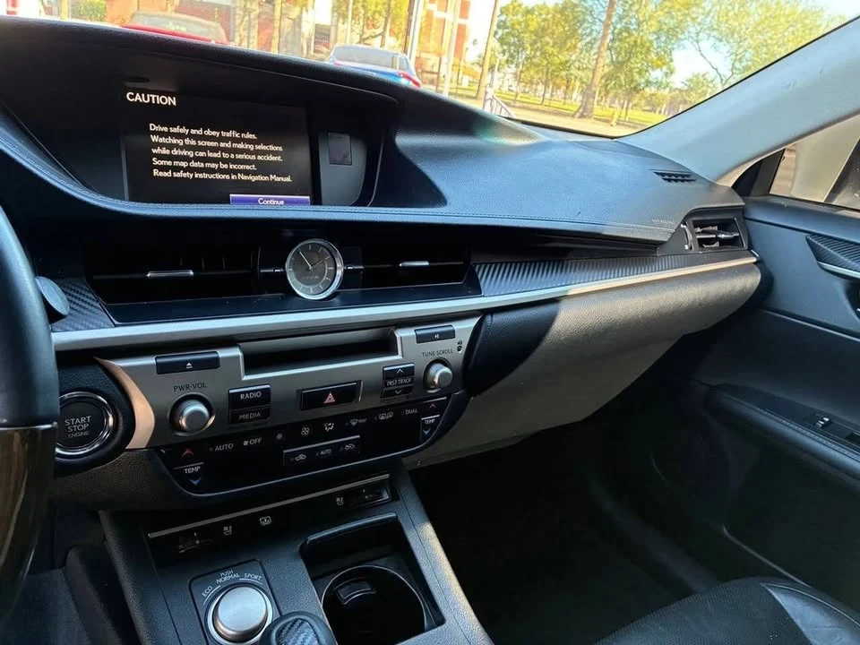 2014 Lexus ES 5th Gen - Image 16 of 20