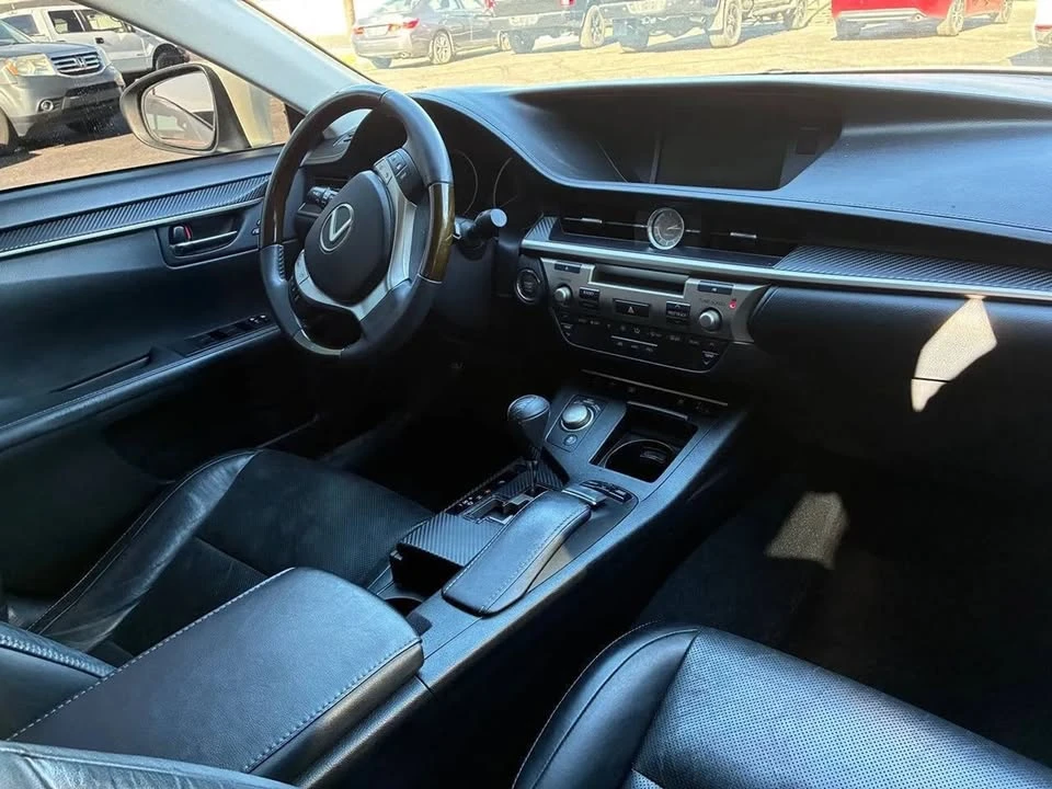 2014 Lexus ES 5th Gen - Image 5 of 20