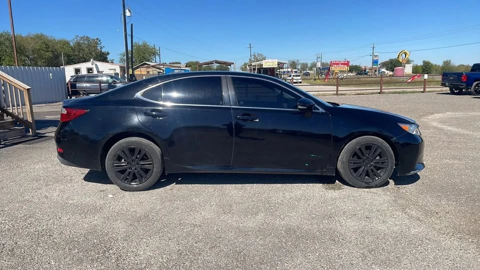 2014 Lexus ES 6th Gen - Image 6 of 15