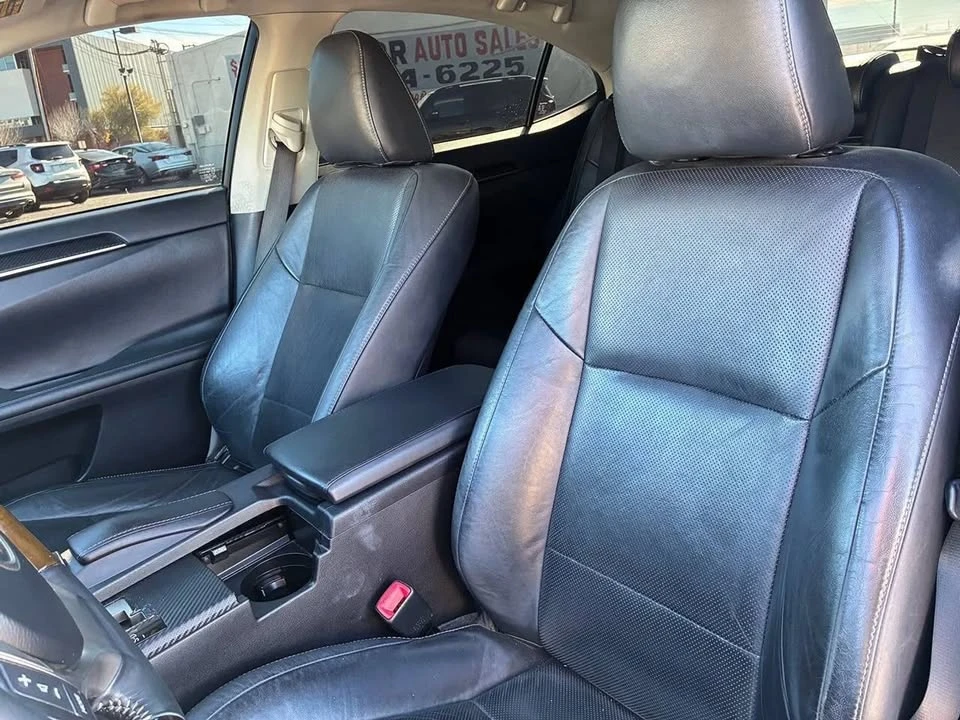 2014 Lexus ES 5th Gen - Image 17 of 20