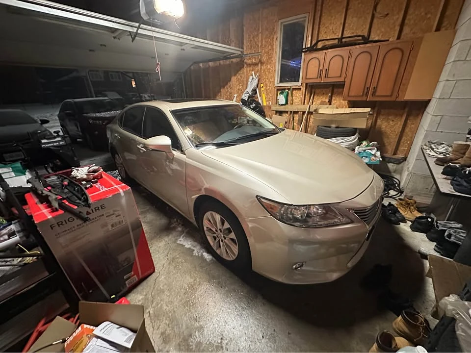 2014 Lexus ES 6th Gen - Image 8 of 12