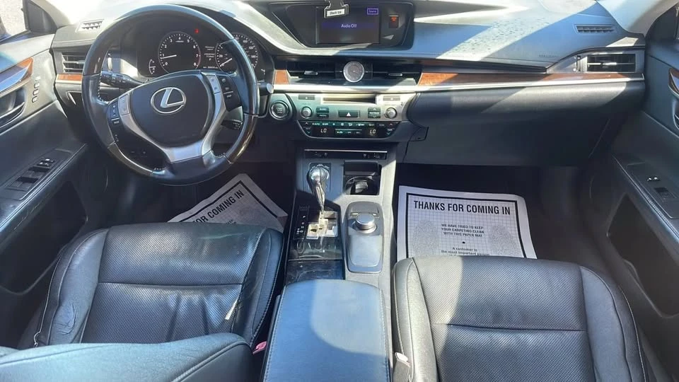 2014 Lexus ES 6th Gen - Image 13 of 15